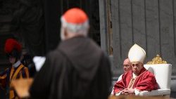 O Papa presidiu a celebração na Basílica de São Pedro, enquanto Cantalamessa pronunciou a homilia