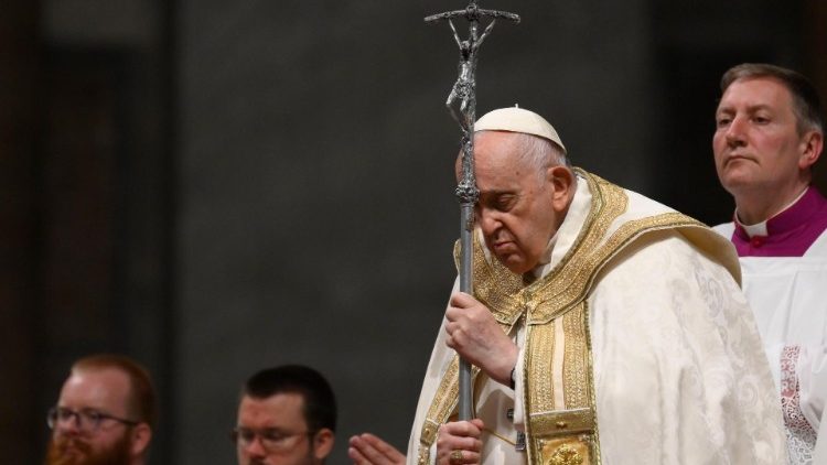 Papst Franziskus bei der Ostervigil