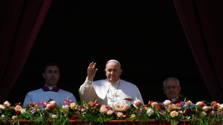 Papst Franziskus auf der Loggia des Apostolischen Palastes
