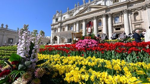 Dutch floral decorations fill St. Peter’s Square for Easter Sunday