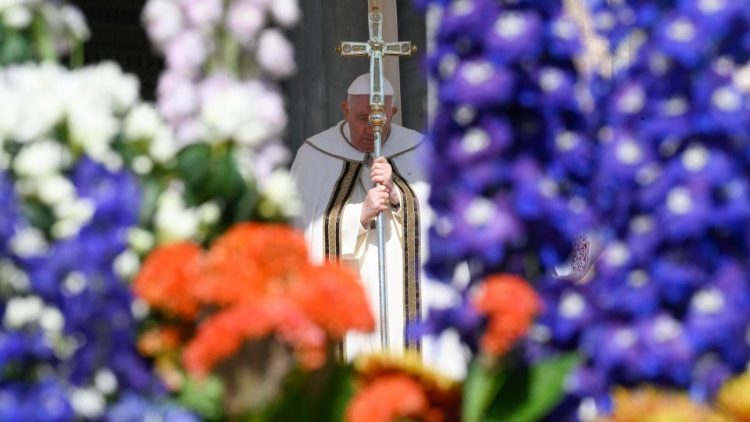 Le Pape François, dimanche 9 avril, messe de Pâques place Saint-Pierre.
