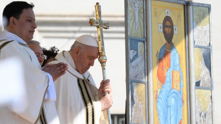 Pope Francis presides over Easter Sunday Mass - Vatican News
