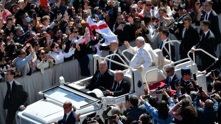 Папа Франциск на площади Святого Петра (Ватикан, 9 апреля 2023 г.)