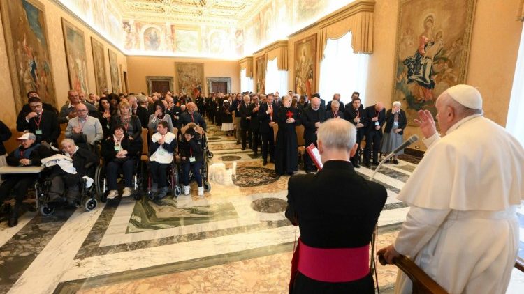 教皇フランシスコ、カトリック系医療福祉機関の関係者と　2023年4月14日　バチカン宮殿