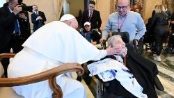 Il Papa con i membri dell'Associazione Religiosa Istituti Socio-Sanitari (ARIS)