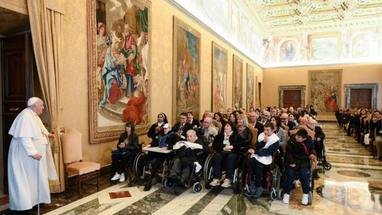 Le Pape François a reçu en audience l’association religieuse des instituts socio-sanitaires italiens, le 13 avril 2023, au Palais apostolique. 