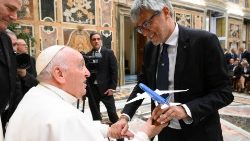 Popiežius priėmė Italijos aviakompanijos vadovus