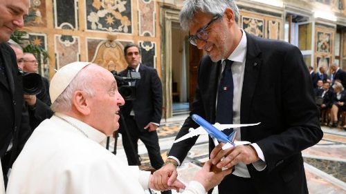 Papstaudienz für „die Flügel des Papstes“
