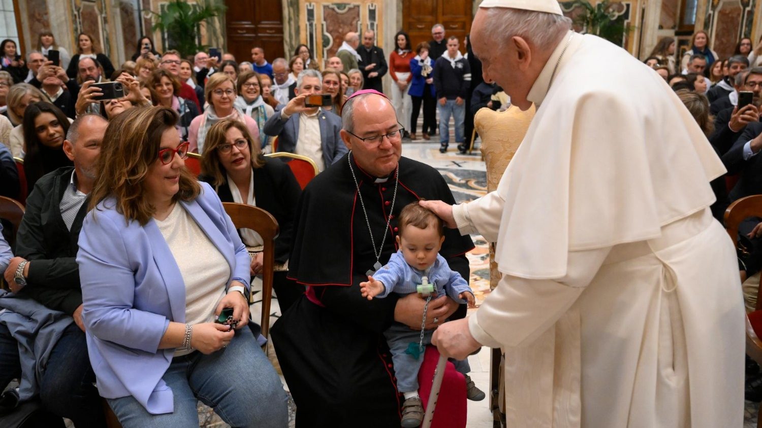Papa a la obra social de la Iglesia en España: en nuestra pequeñez seamos testigos de Jesús