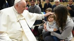 El Papa Francisco recibió hoy en audiencia en el Aula Pablo VI a los peregrinos de la Diócesis italiana de Crema 