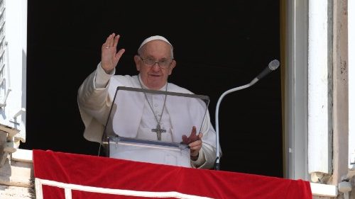 Il Papa, nelle piaghe di Gesù l’apertura a chi è ferito dalla vita