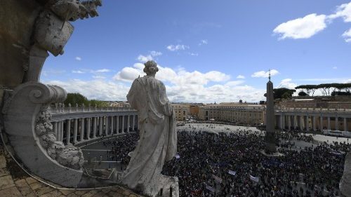 El Papa defiende a San Juan Pablo II 'objeto de inferencias ofensivas e infundadas'