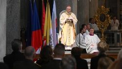 Messe pour les trente ans de l'indépendance des Républiques tchèque et slovaque, en la basilique Sainte-Marie Majeure de Rome, le 17 avril 2023. 