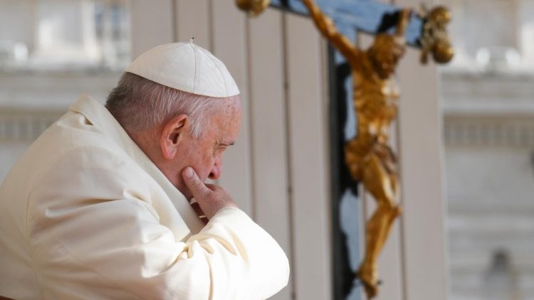 „Válka je vždycky nekalá, temná. Síla temnoty“, říká papež v rozhovoru pro švýcarský rozhlas a televizi. 