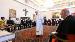 教皇フランシスコ、教皇庁聖書委員会のメンバーと　2023年4月20日　バチカン宮殿