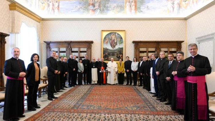 ĐTC gặp các thành viên của Uỷ ban Giáo hoàng về Kinh Thánh