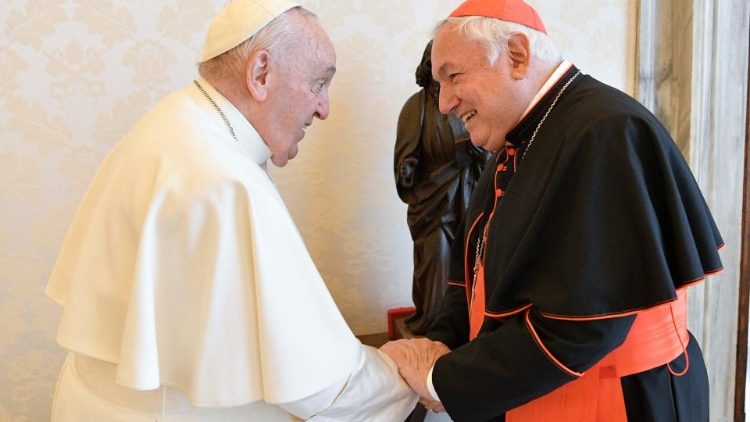 البابا فرنسيس والكاردينال جان مارك أفلين رئيس أساقفة مرسيليا ٢٢ نيسان أبريل ٢٠٢٣