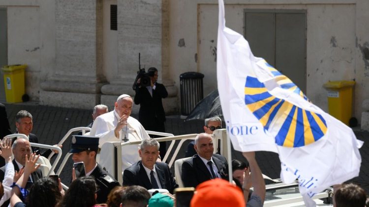 Papa Franjo pozdravlja sudionike hodočašća u čast bl. Armide Barelli