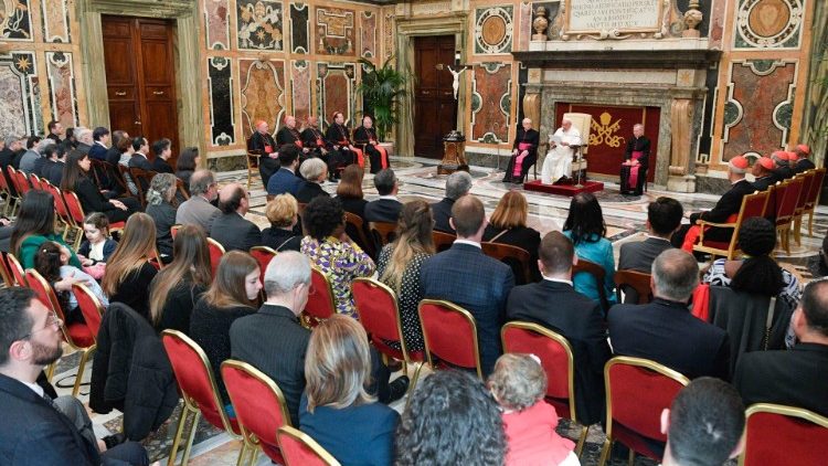 Папата със служителите на Ведомството за миряните, семейството и живота