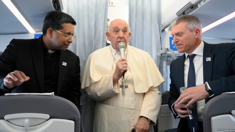 Pope Francis greets journalists on flight to Budapest