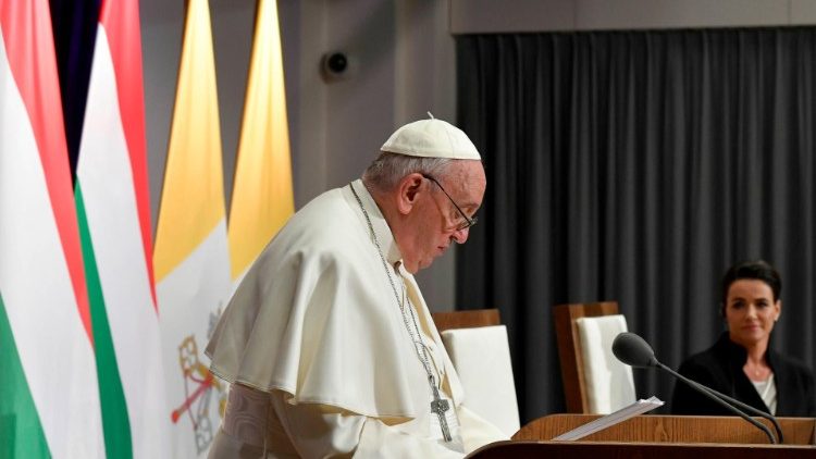 Papst Franziskus beim Treffen mit den Autoritäten Ungarns