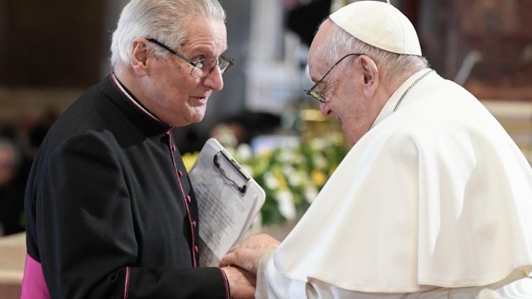 Ferenc pápa és Brenner József atya