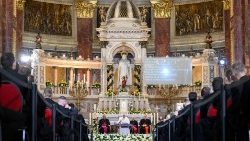 Viagem Apostólica à Hungria - Encontro na Co-Catedral de Santo Estêvão