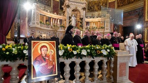 Il Papa alla Chiesa ungherese: la fede non sia ideologia, stare sempre vicino a chi soffre