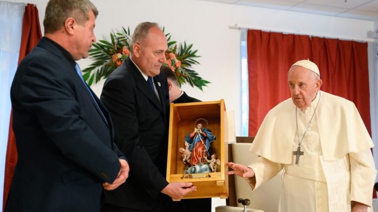 La Madonna che scioglie i nodi donata dal Papa