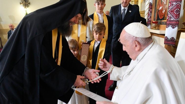 Pope Francis wears on his wrist the 'Chotki' or Byzantine 'rosary'
