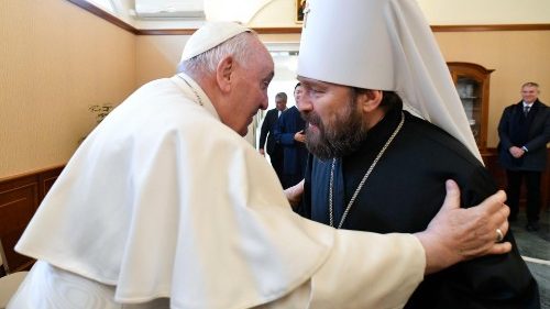 Rencontre entre François et le métropolite orthodoxe Hilarion à Budapest