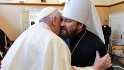 El encuentro del Papa Francisco con el Metropolita Hilarión en Budapest