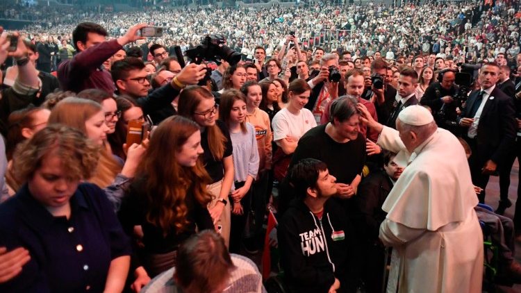 Rencontre entre le Pape François et les jeunes catholiques hongrois, samedi 29 avril 2023 à Budapest. 