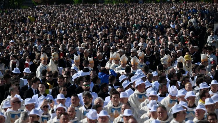 Участники Святой Мессы в Будапеште (30 апреля 2023 г.)