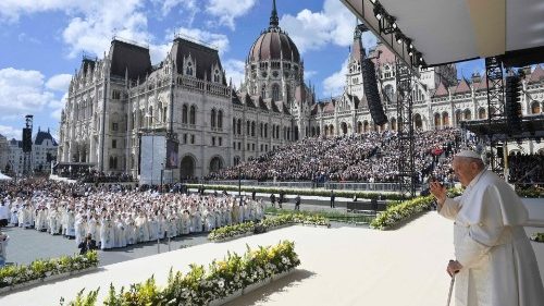 Papst fordert bei Messe in Budapest offene Türen und betet für Europa