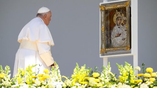 Il Papa in preghiera dinanzi alla Vergine Maria, Magna Domina Hungarorum