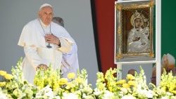 Papež František při modlitbě Regine Caeli v Budapešti