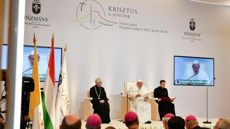 البابا فرنسيس يلتقي عالم الجامعة وعالم الثقافة في بودابست 