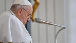 O Pontífice presidiu a missa de Pentecostes neste domingo (28), no Vaticano