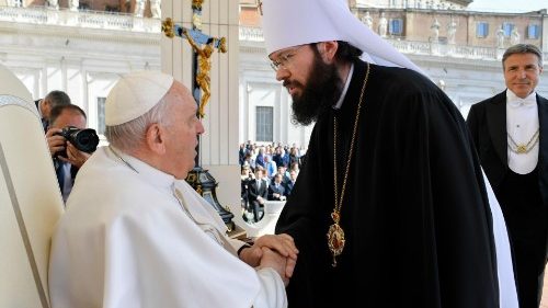 Metropolita Antonij pozdravil papeže Františka při generální audienci
