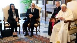Pope Francis with participants in the Colloquium with the "Royal Institute for Inter-Faith Studies" 
