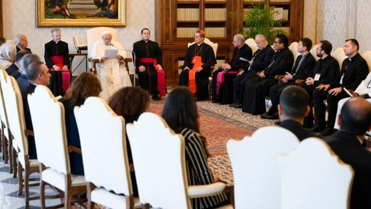 教宗方濟各5月4日在梵蒂岡接見了聖座宗教交談部與約旦王室跨信仰研究院第六次會談的與會者