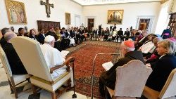 Le Pape François recevant les membres de la Commission pontificale pour la protection des mineurs, le 5 mai 2023. 
