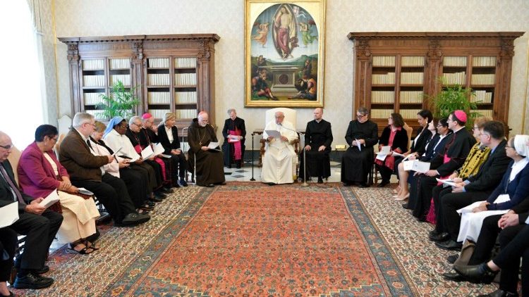 Popiežiškosios nepilnamečių apsaugos komisijos narių susitikimas su popiežiumi 2023 m. gegužės 5 d.