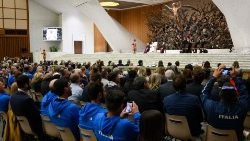 Papa Franjo sa sudionicima prvoga međunarodnog simpozija o tenisu i padelu