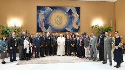 El Papa con los participantes en el encuentro promovido por la Pontificia Academia de las Ciencias 