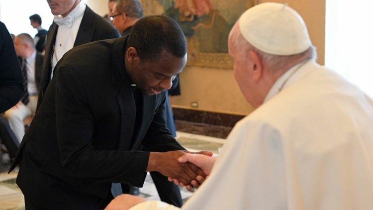 Papa na Taasisi za Kimisionari Italia 