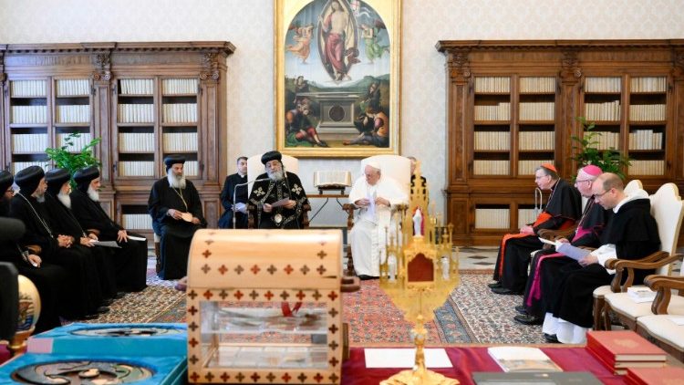 Srečanje z delegacijo koptske pravoslavne Cerkve, med katerim je potekala tudi izmenjava darov