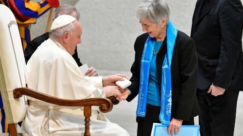 El Papa: La humanidad sin la mujer está sola, en riesgo su identidad antropológica