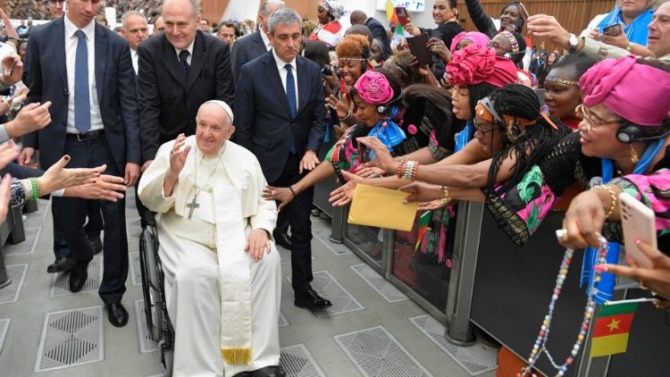Ferenc pápa a Katolikus Női Szervezetek Világszövetségét fogadta a VI. Pál-teremben